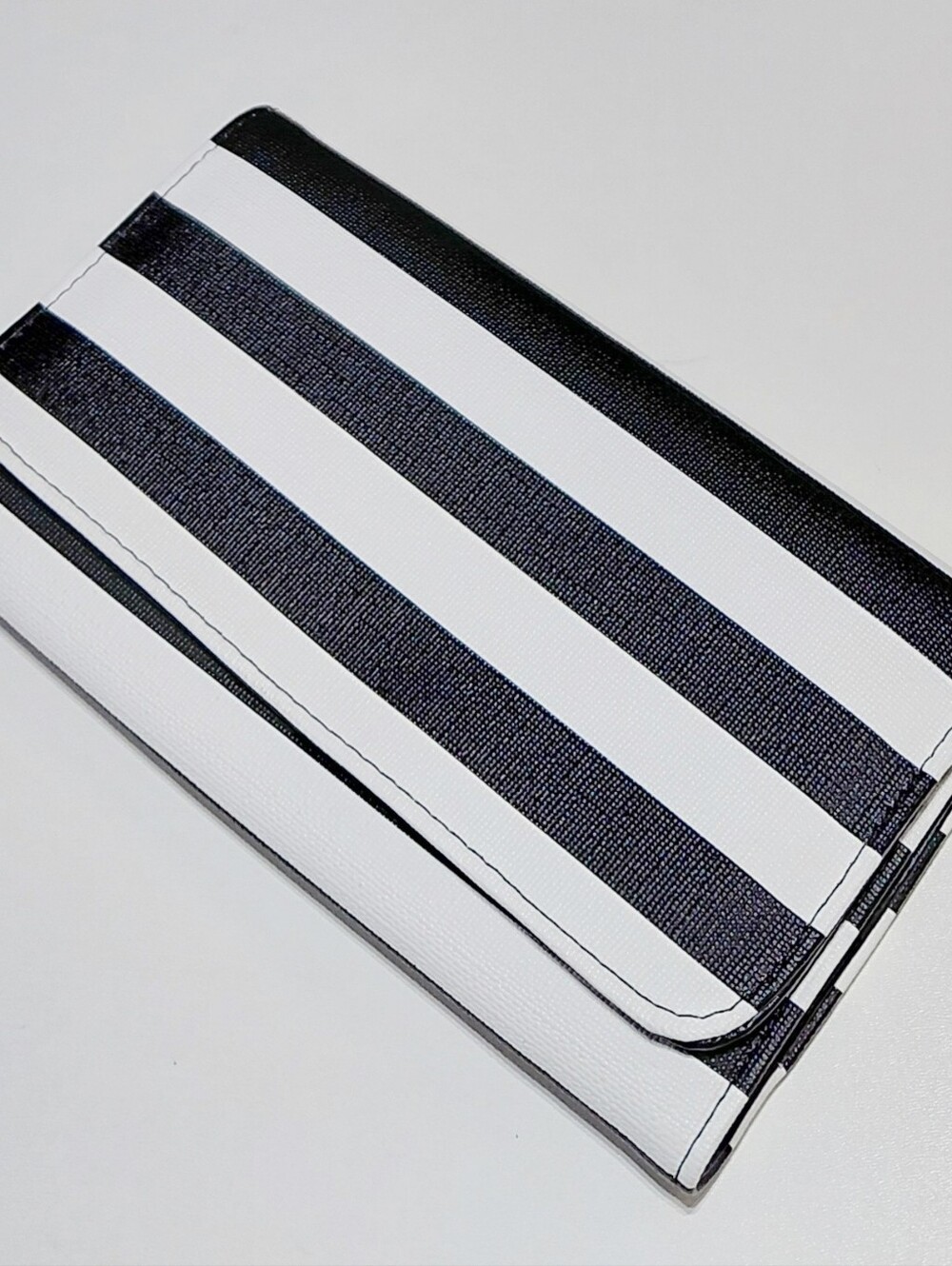 KUT FROM THE KLOTH Women' Striped Black and White Wallet